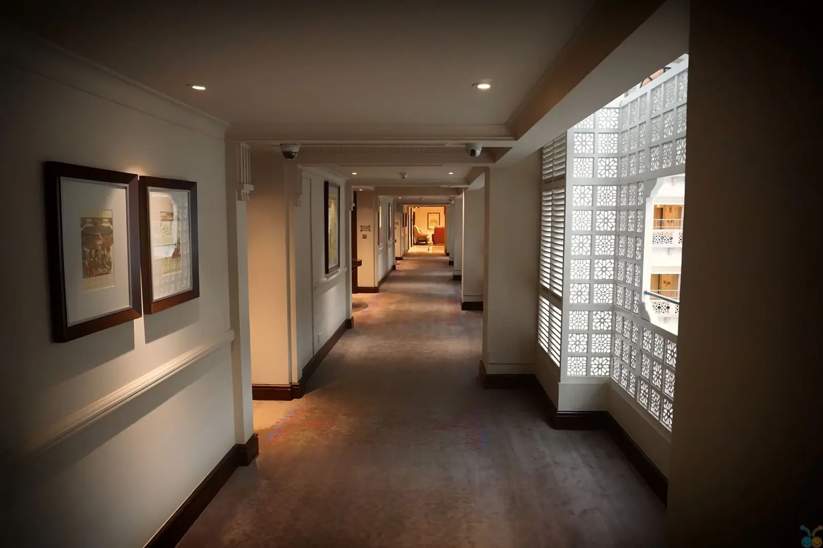 Corvelliantreasurestay interior corridor